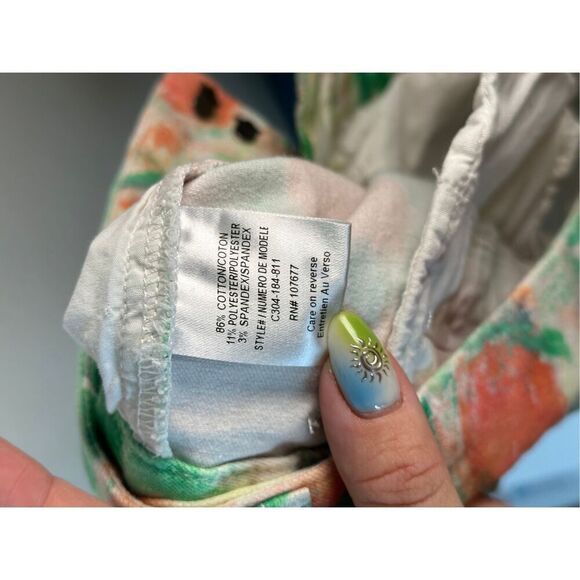 Alice + Olivia Floral Cuffed Mid Rise Shorts sz 6 - Picture 5 of 7